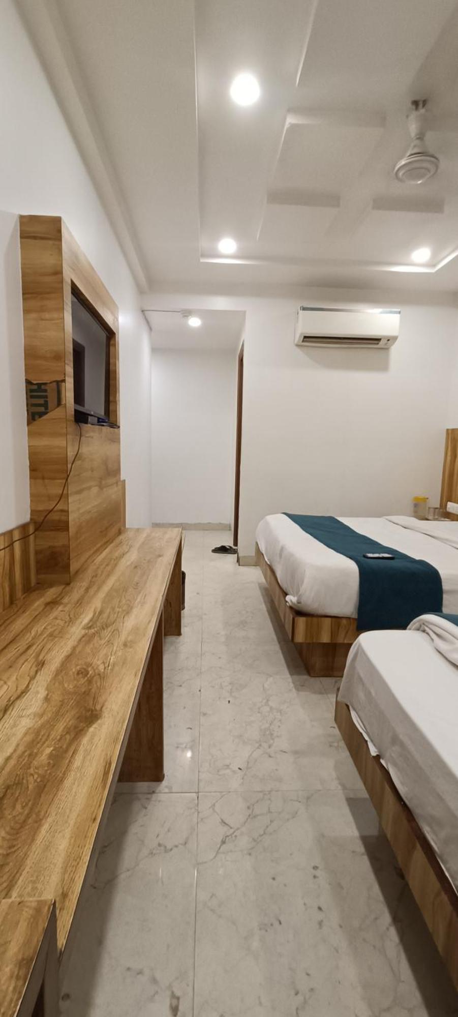 Hotel Awesome International New Delhi Exterior photo